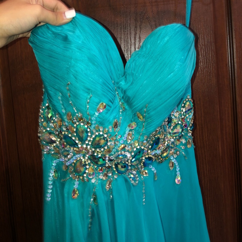 Formal Dress - Picture 2 of 3